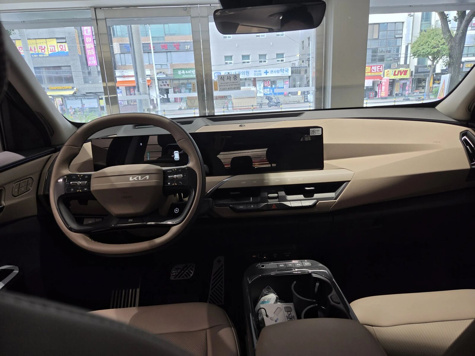 안양 기아대리점에서 상담 가능한 기아 전기차 EV5 전면 이미지