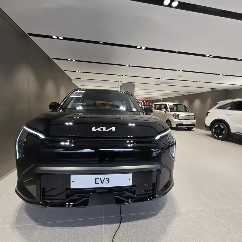 안양 기아 석수대리점 EV3 전면 실제 차량 사진