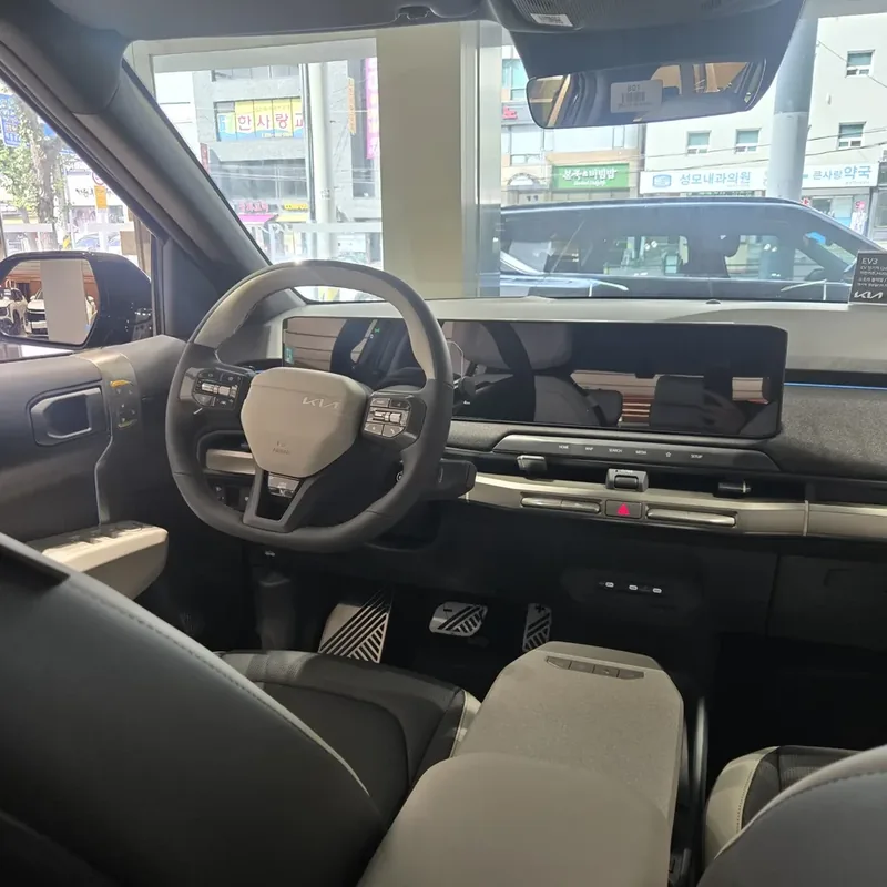 안양 기아 석수대리점 EV3 실내 실제 차량 사진